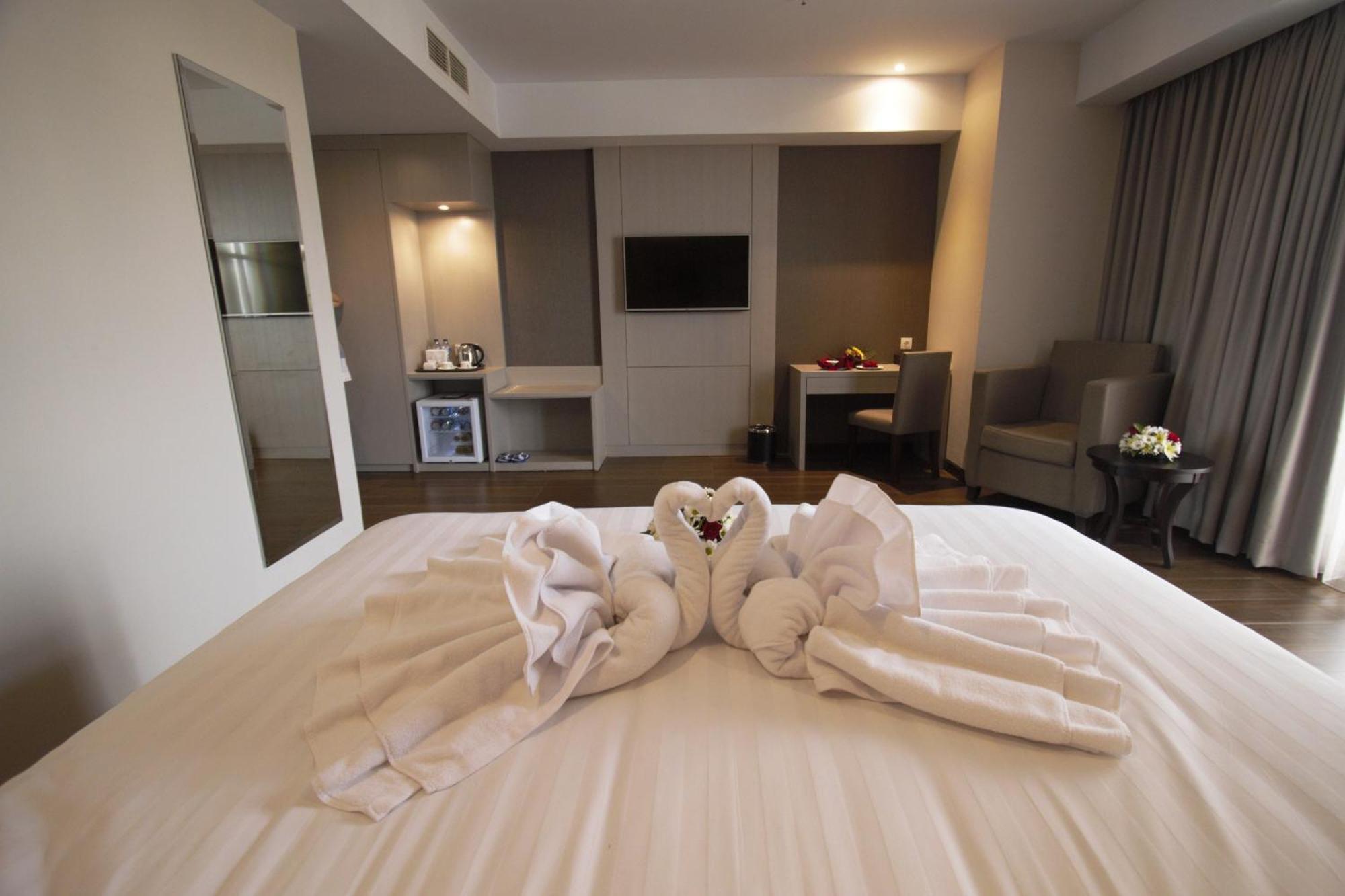 Tara Hotel Yogyakarta Tugu Δωμάτιο φωτογραφία